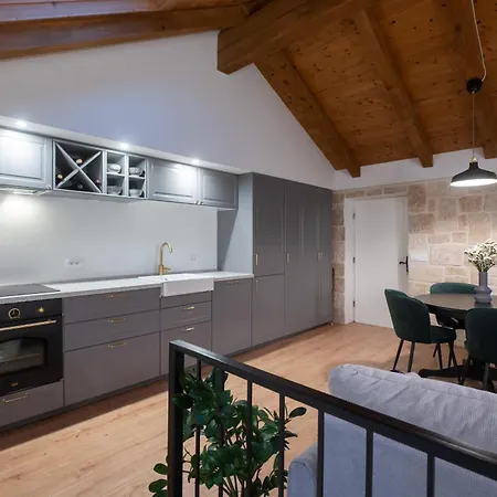 House With A Parking Space - 23510 * Вир