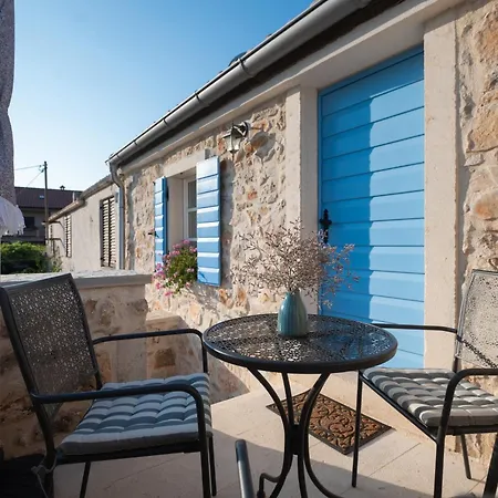 House With A Parking Space - 23510