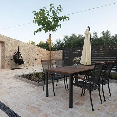 Дом отдыха House With A Parking Space - 23510 Вир