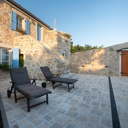House With A Parking Space - 23510 Вир