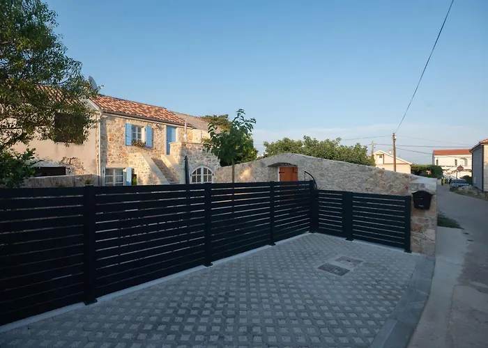 House With A Parking Space - 23510 Дом отдыха Вир