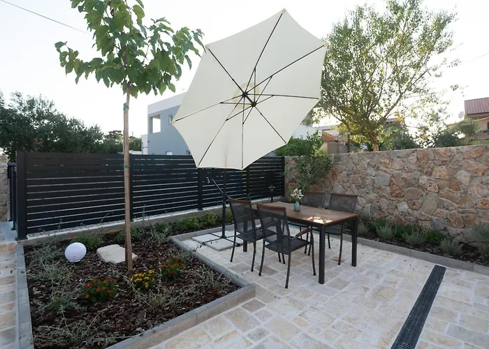 Дом отдыха House With A Parking Space - 23510 Вир