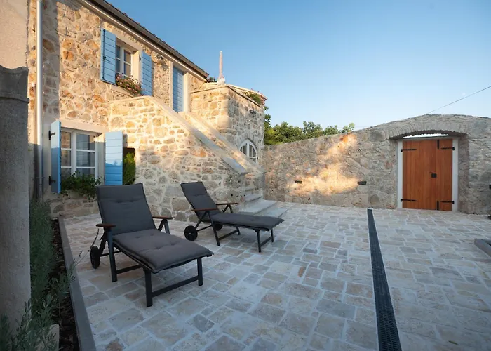 House With A Parking Space - 23510 Вир